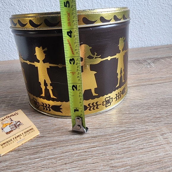 VINTAGE 70s SWISS MISS Brown Gold Girl Boy Floral Flower Circle Tin and Lid - Picture 5 of 10